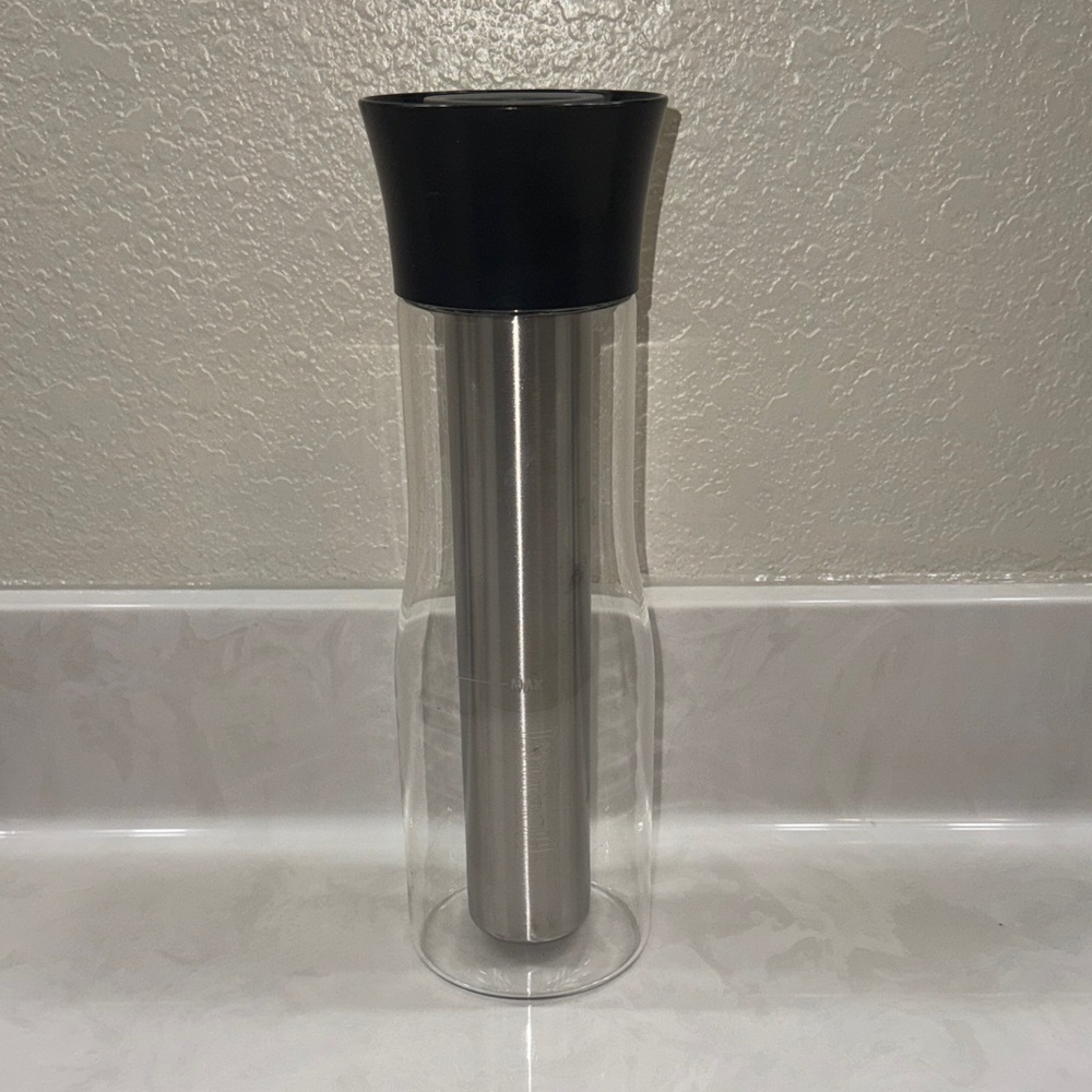 Houdini Glass Carafe with Stainless Steel Center to Chill Wine